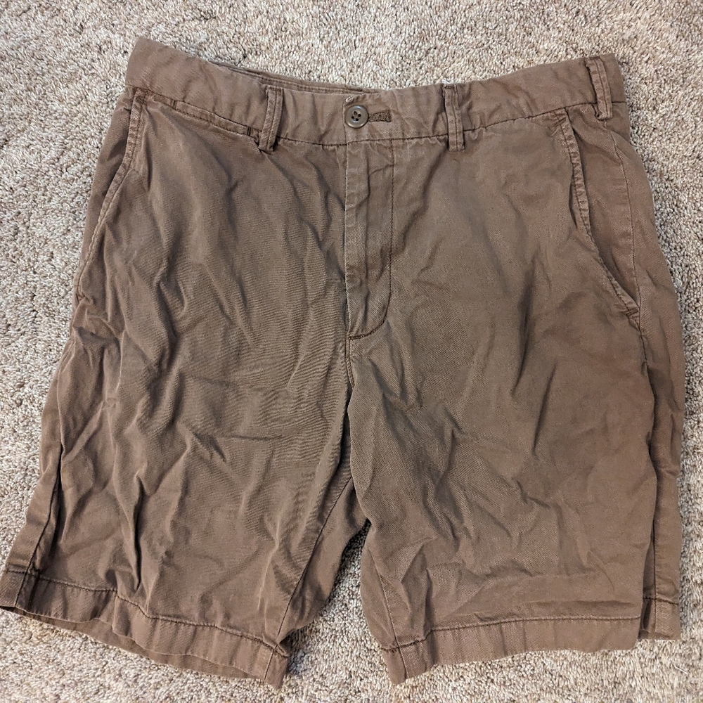 Uniqlo Casual Shorts in Forest Floor
